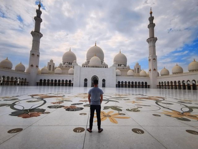 Cliente na Mesquita de Abu Dhabi