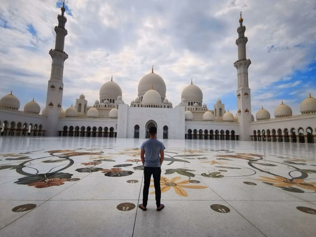 Customer in Abu Dhabi Mosque